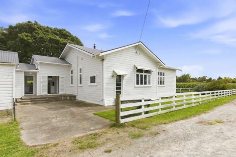 Photo of property in 225 Kuku Beach Road, Kuku, Levin, 5570