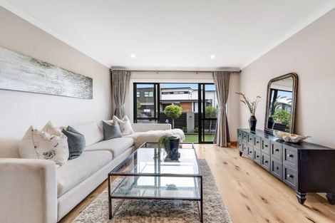 Photo of property in 45 Armstrong Farm Drive, East Tamaki Heights, Auckland, 2016