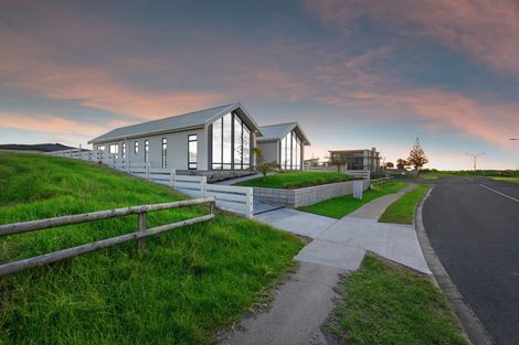 Photo of property in 16 Pacific Parade, Coastlands, Whakatane, 3120