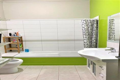 Photo of property in 1/125 Upper Fitzherbert Road, Wainuiomata, Lower Hutt, 5373