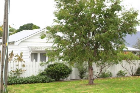 Photo of property in 2/7 Luplau Crescent, Cockle Bay, Auckland, 2014