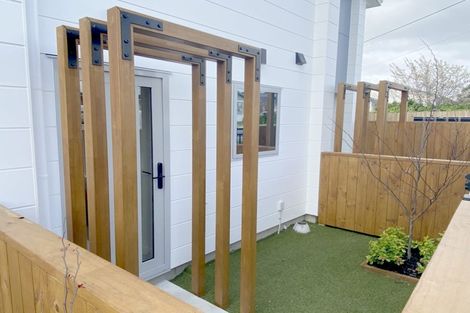 Photo of property in 2/7 Flanshaw Road, Te Atatu South, Auckland, 0610