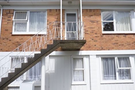 Photo of property in 68 Gladstone Road, Northcote, Auckland, 0627