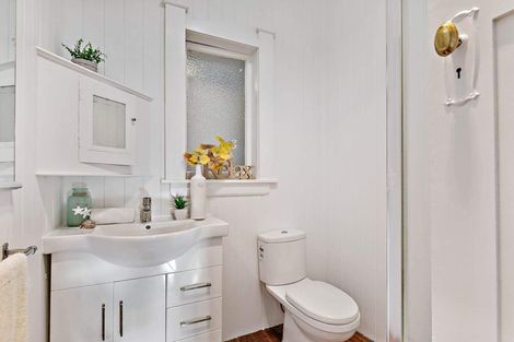 Photo of property in 118a Hutchinson Avenue, New Lynn, Auckland, 0600