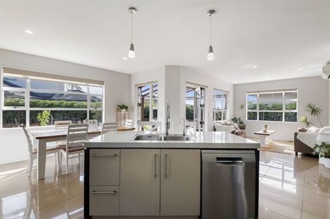 Photo of property in 4 Laurel Oak Drive, Schnapper Rock, Auckland, 0632