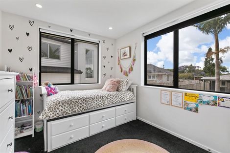 Photo of property in 71a Neil Avenue, Te Atatu Peninsula, Auckland, 0610