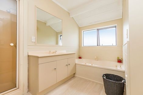 Photo of property in 4 Ashfield Grove, Churton Park, Wellington, 6037