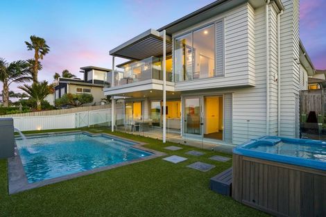 Photo of property in 15 Beechwood Road, Rothesay Bay, Auckland, 0630