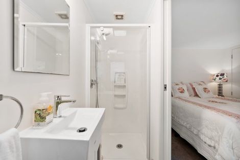 Photo of property in 7 Hartles Place, Mellons Bay, Auckland, 2014