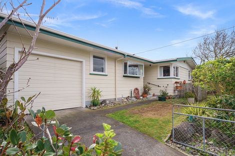 Photo of property in 30 Lupin Road, Otaki, 5512