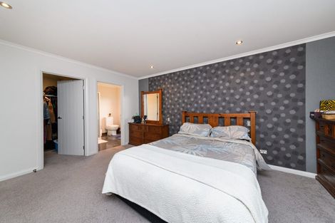 Photo of property in 67a Parnell Heights Drive, Kelvin Grove, Palmerston North, 4414