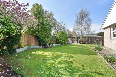 Photo of property in 2/37 Prestons Road, Redwood, Christchurch, 8051