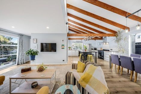 Photo of property in 15 Roland Road, Greenhithe, Auckland, 0632