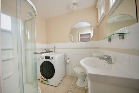 Photo of property in 49 Garden Road, Northland, Wellington, 6012