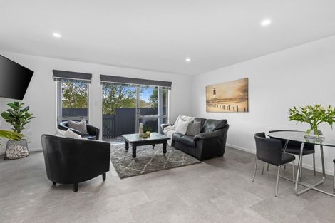 Photo of property in 27/3 Hulme Place, Henderson, Auckland, 0612