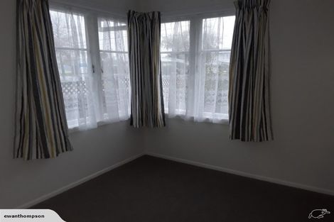 Photo of property in 2 Hereford Street, Te Atatu Peninsula, Auckland, 0610