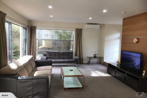 Photo of property in 10 Tiketike Way, Brooklyn, Wellington, 6021