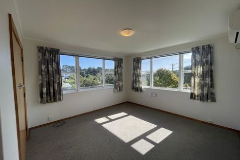 Photo of property in 19 Spenmoor Street, Newlands, Wellington, 6037