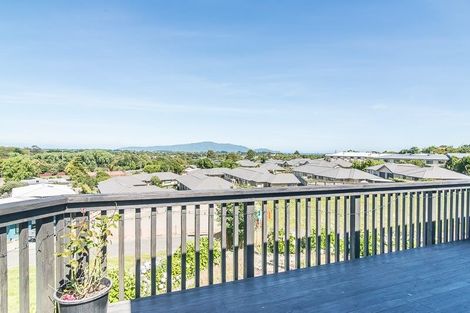 Photo of property in 54 Kakariki Grove, Waikanae, 5036