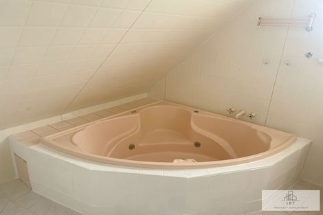 Photo of property in 146c Great South Road, Manurewa, Auckland, 2102
