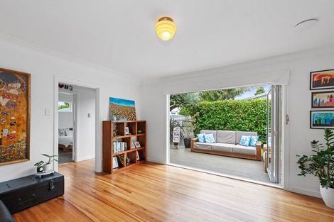 Photo of property in 86 Taikata Road, Te Atatu Peninsula, Auckland, 0610