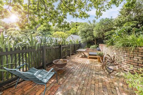 Photo of property in 19 Lower North Terrace, Kelburn, Wellington, 6012