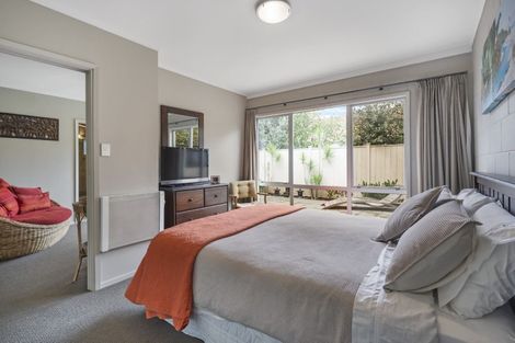 Photo of property in 3/108 East Coast Road, Forrest Hill, Auckland, 0620