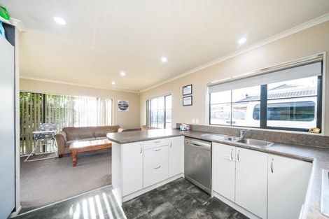 Photo of property in 34 Geneva Terrace, Kelvin Grove, Palmerston North, 4414