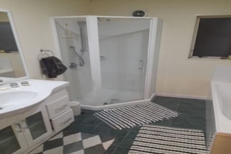 Photo of property in 2/85 Garden Road, Northland, Wellington, 6012