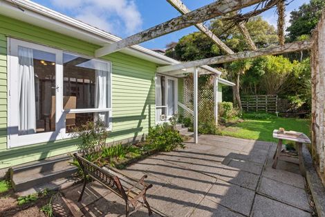Photo of property in 25 Churton Drive, Churton Park, Wellington, 6037