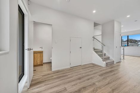 Photo of property in 3/345 Pakuranga Road, Pakuranga Heights, Auckland, 2010