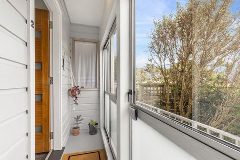 Photo of property in 2/4 Ellesmere Avenue, Miramar, Wellington, 6022
