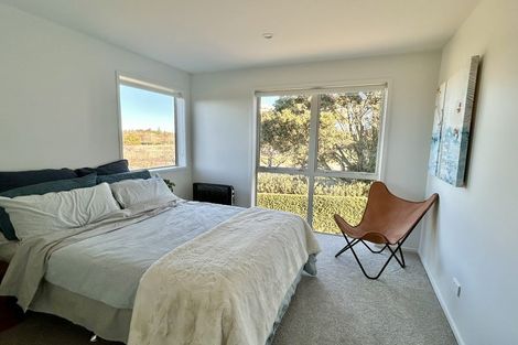 Photo of property in 18 Macbeth Court, Milford, Auckland, 0620