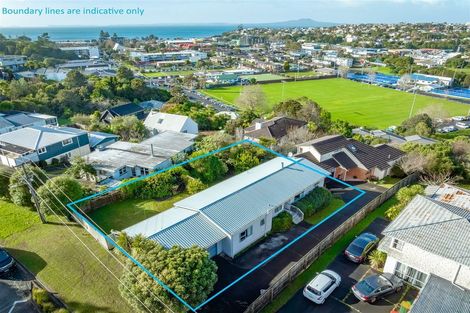 Photo of property in 1/37 Woodlands Crescent, Browns Bay, Auckland, 0630