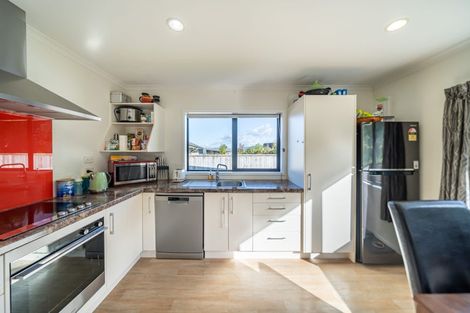 Photo of property in 94 Sunstone Crescent, Timberlea, Upper Hutt, 5018