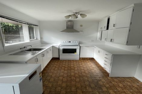 Photo of property in 6 Churton Drive, Churton Park, Wellington, 6037