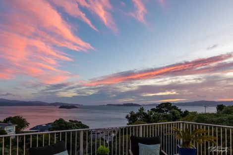 Photo of property in 4 Singers Road, Korokoro, Lower Hutt, 5012