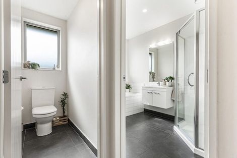 Photo of property in 44c Gilbransen Road, Kumeu, 0810