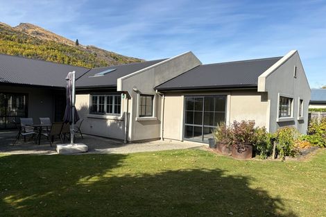 Photo of property in 82 Devon Street, Arrowtown, 9302