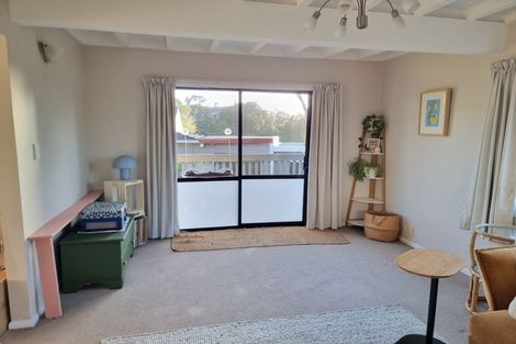 Photo of property in 1/70 Ayton Drive, Totara Vale, Auckland, 0629