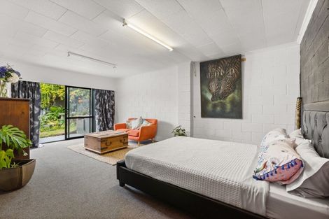 Photo of property in 46 Seaview Road, Marfell, New Plymouth, 4310