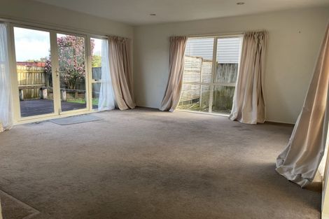 Photo of property in 16 Merlot Way, Te Atatu South, Auckland, 0610