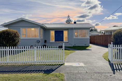 Photo of property in 18 Tararua Terrace, Cloverlea, Palmerston North, 4412
