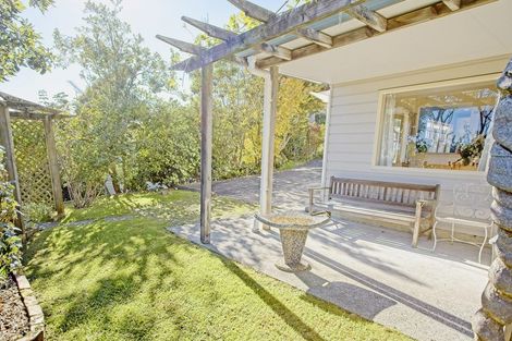 Photo of property in 2/30 Sunset Road, Unsworth Heights, Auckland, 0632