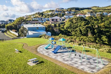 Photo of property in 7 Pikitanga Close, Tawa, Wellington, 5028
