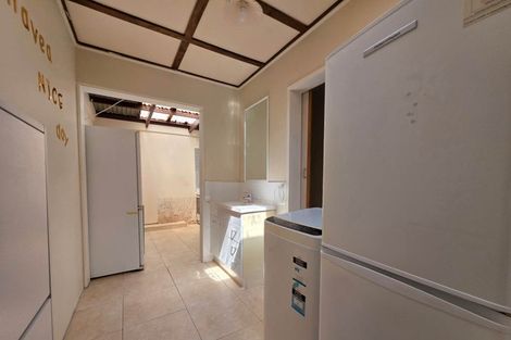 Photo of property in 37 Sunset Road, Totara Vale, Auckland, 0632