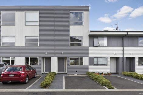 Photo of property in 2u6 Stone Street, Miramar, Wellington, 6022