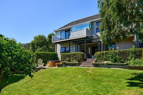 Photo of property in 8 Cheviot Road, Lowry Bay, Lower Hutt, 5013