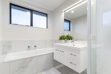 Photo of property in 71a Neil Avenue, Te Atatu Peninsula, Auckland, 0610