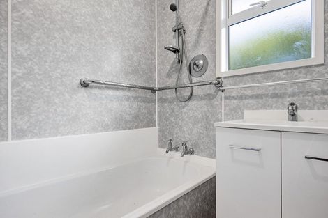 Photo of property in 19 Kamahi Avenue, Hawera, 4610